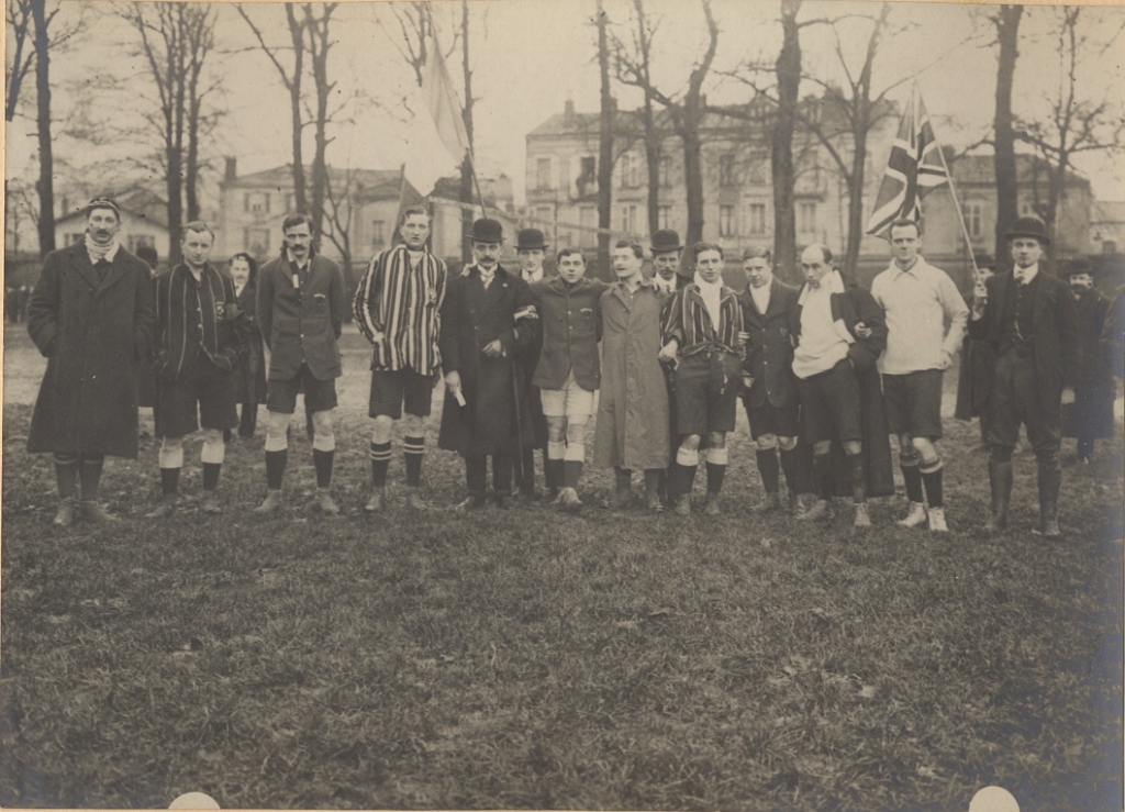 19100127 MICHAEL E.T.D. VLASTO SCRAPBOOK Football Tours, etc 25a.jpg